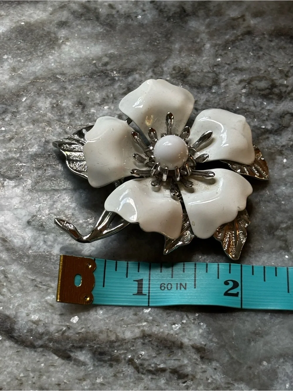 Sarah Coventry White Flower Brooch with Silver-Tone Accents